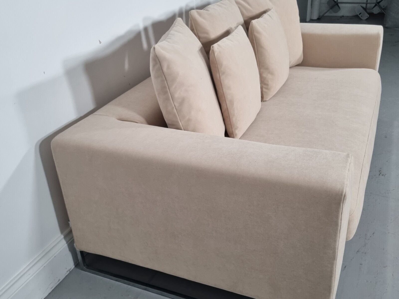 Bb Italia Dadone Sofa In Cream Chenille Fabric In Immaculate Condition photo vinterior