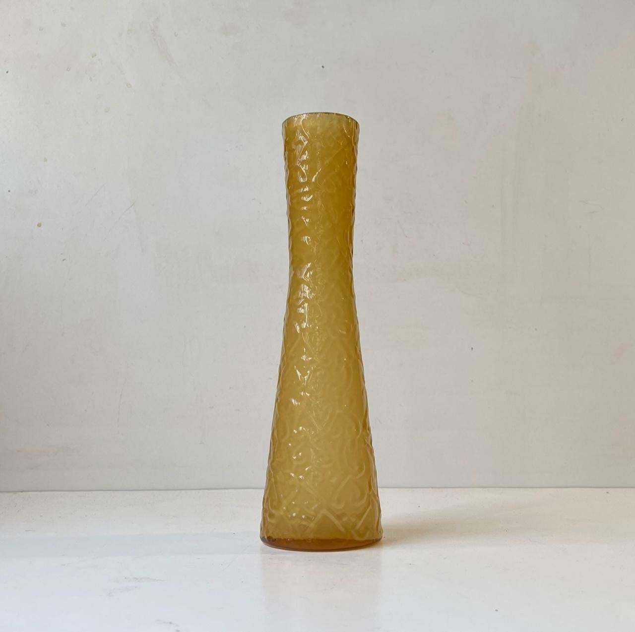 Honey Yellow Glass Vase By Geoffrey Baxter For Whitefriars, 1970s photo vinterior