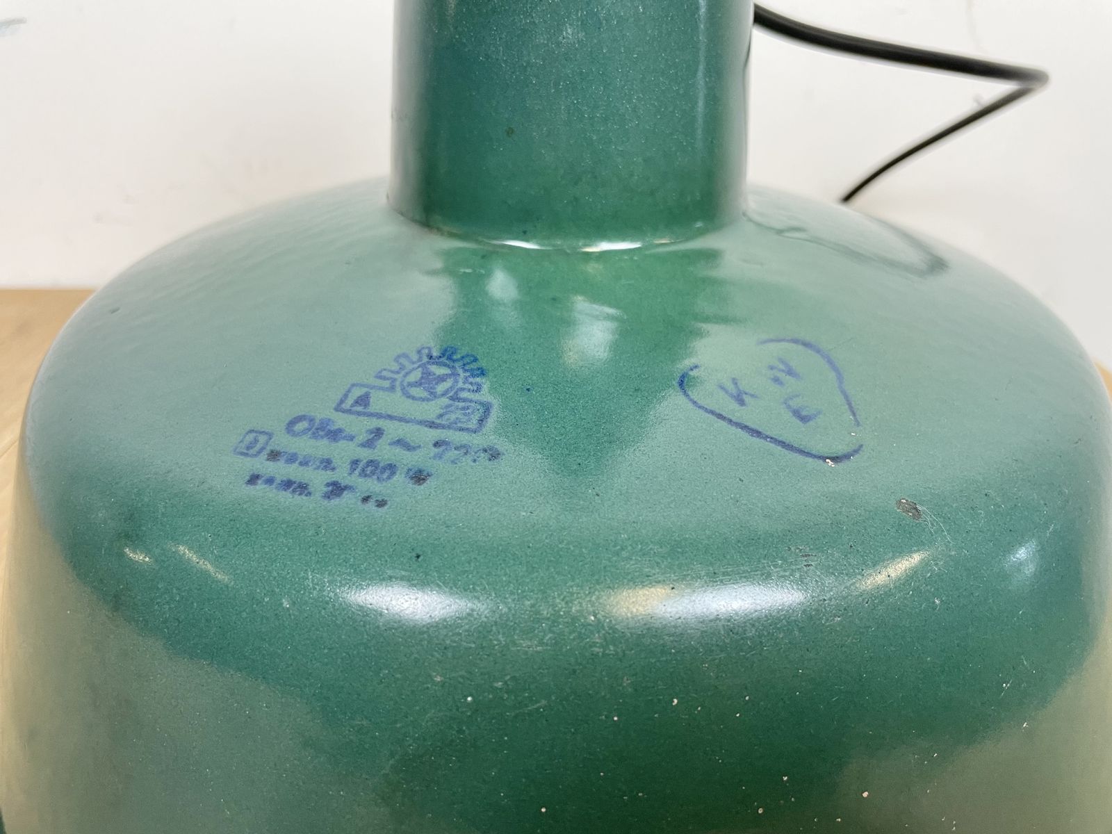 photo vinterior Industrial Green Enamel Factory Lamp With Cast Iron Top, 1960s, 6x