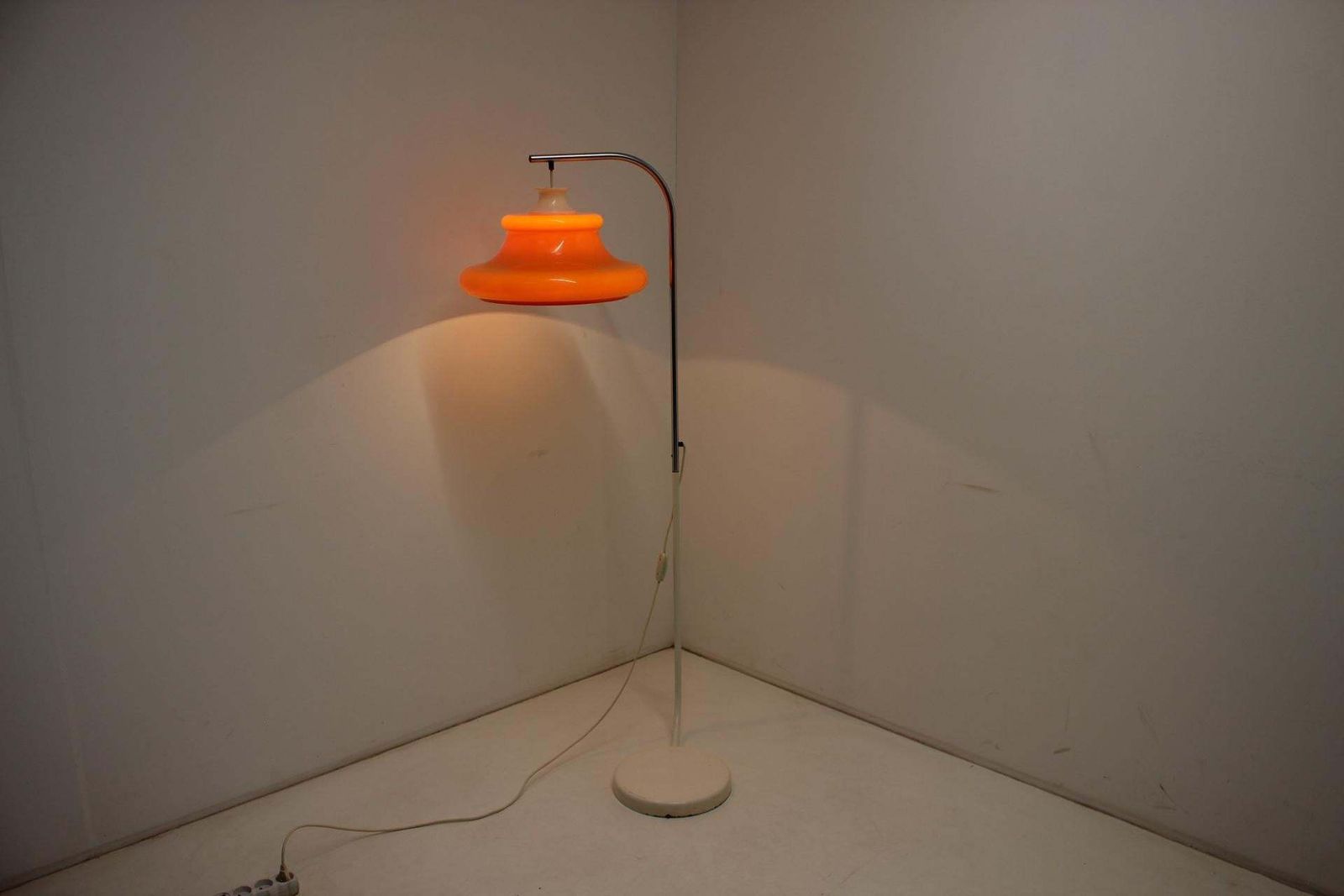 photo vinterior Mid Century Floor Lamp In Style Of Harvey Guzzini, 1970's