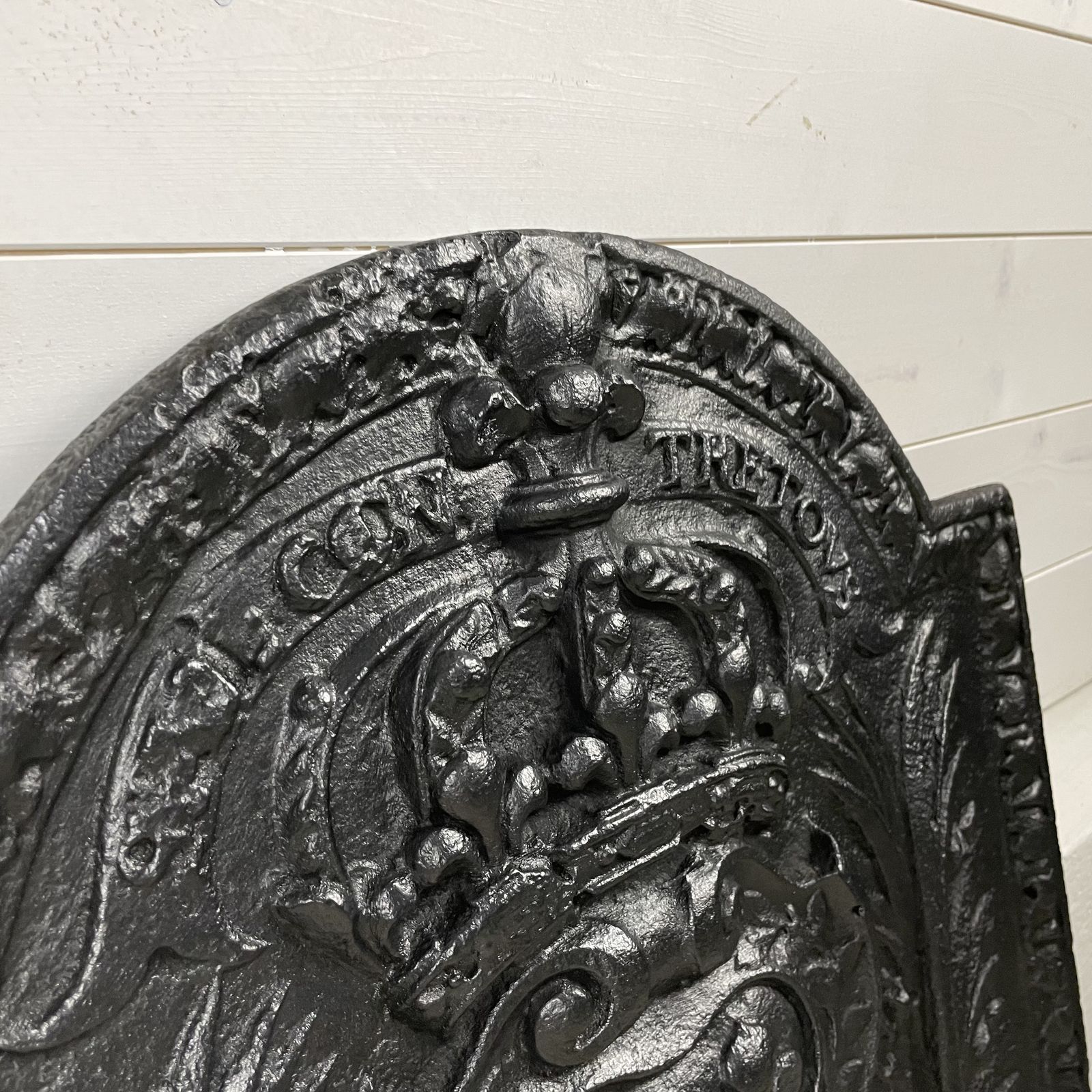 Antique Cast Iron Fire Back With Crown Design photo 450.0