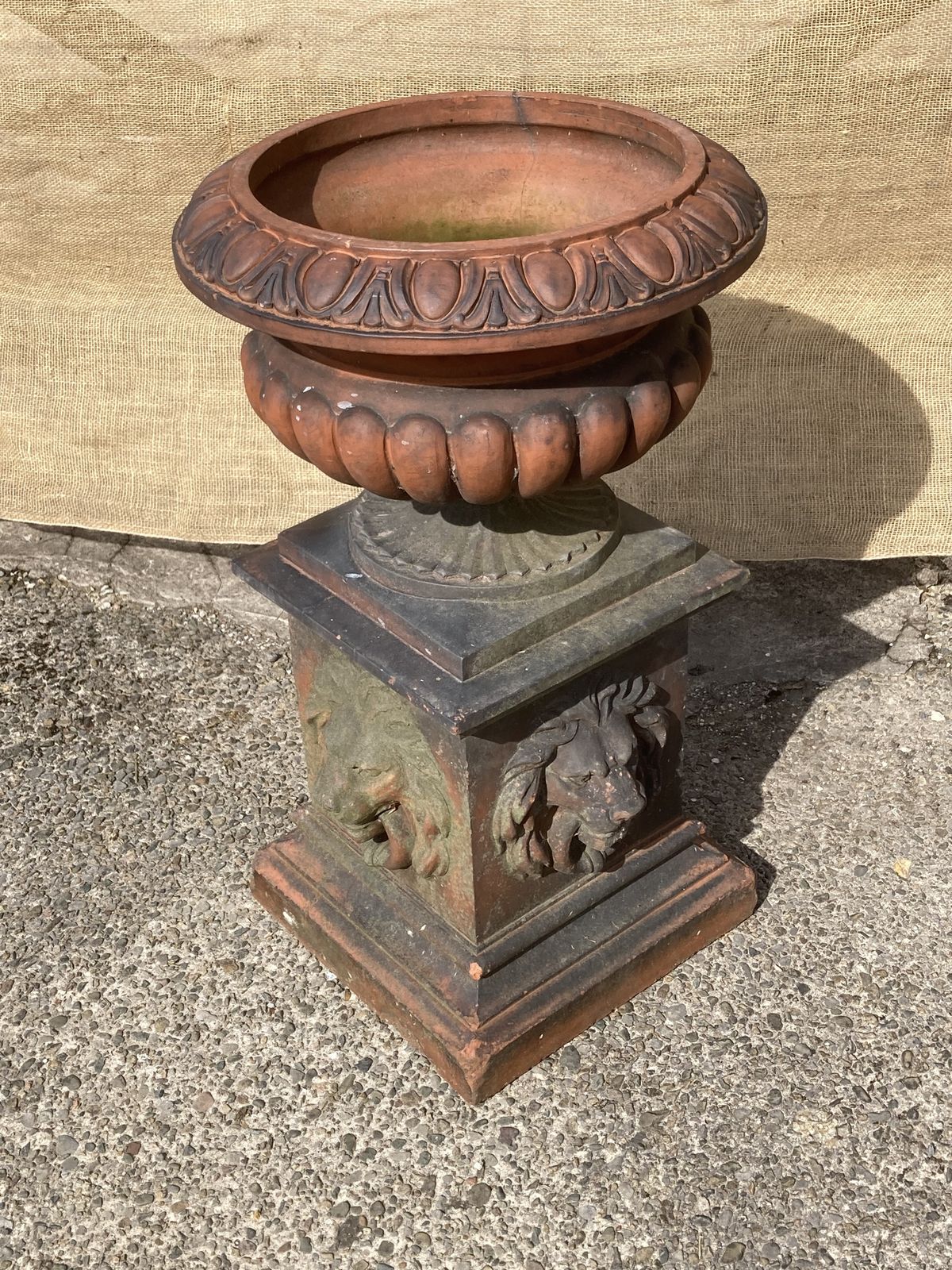 photo vintage Victorian Terracota Garden Urn Plant Stand
