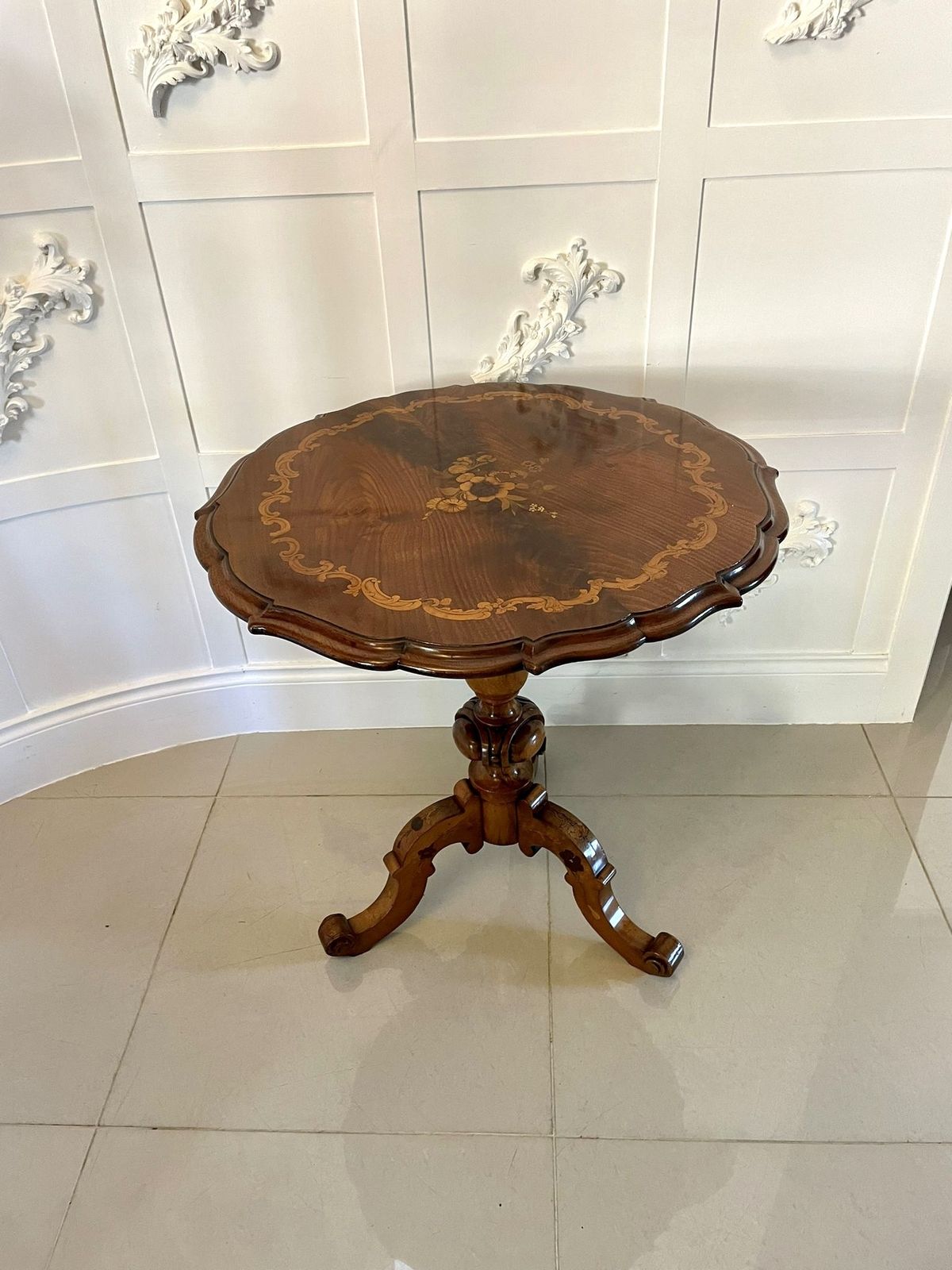 Outstanding Quality Large Antique Walnut Marquetry Inlaid Lamp Table