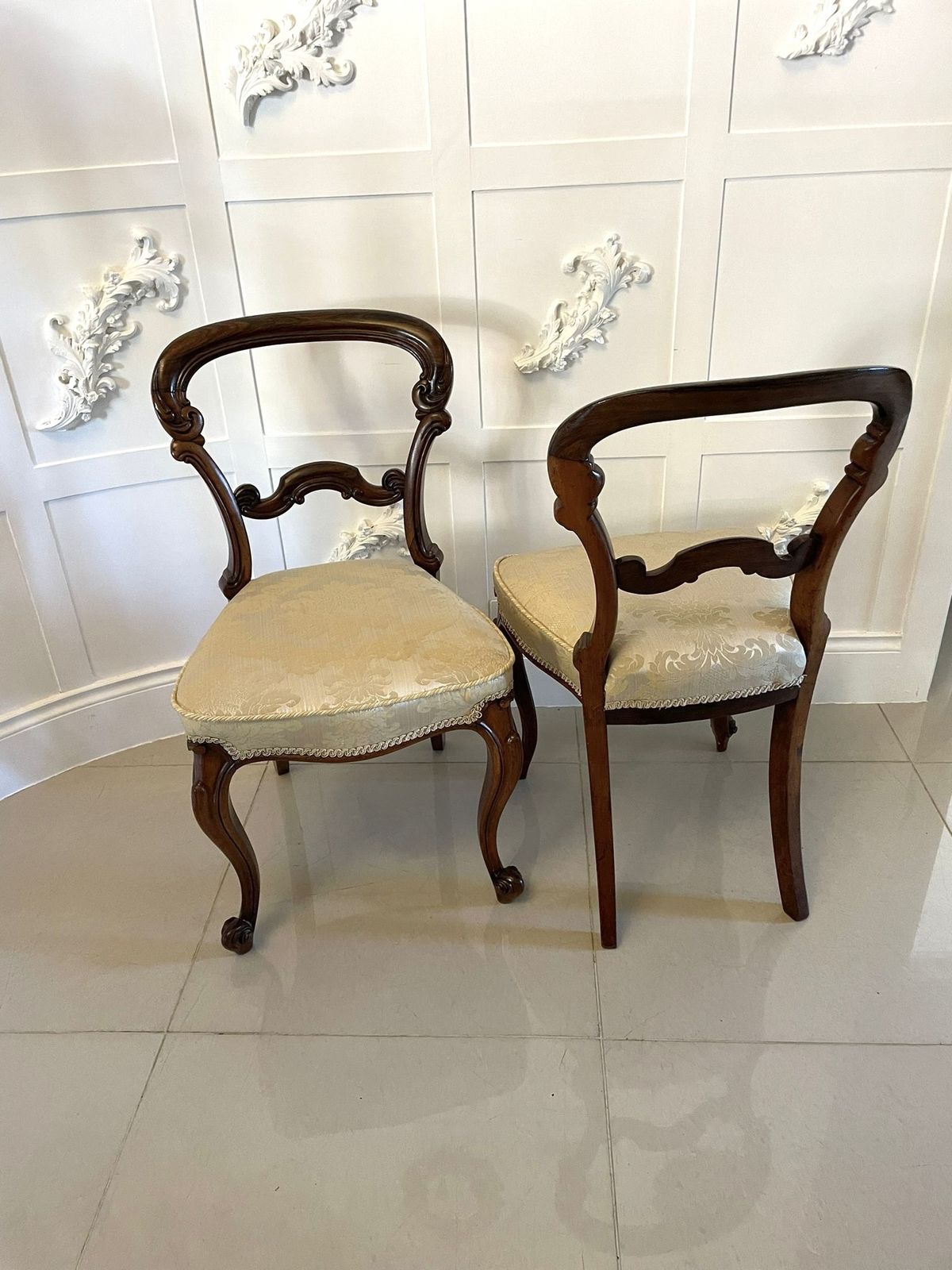 2195.0 Fine Quality Set Of 4 Antique Carved Rosewood Dining Chairs photo