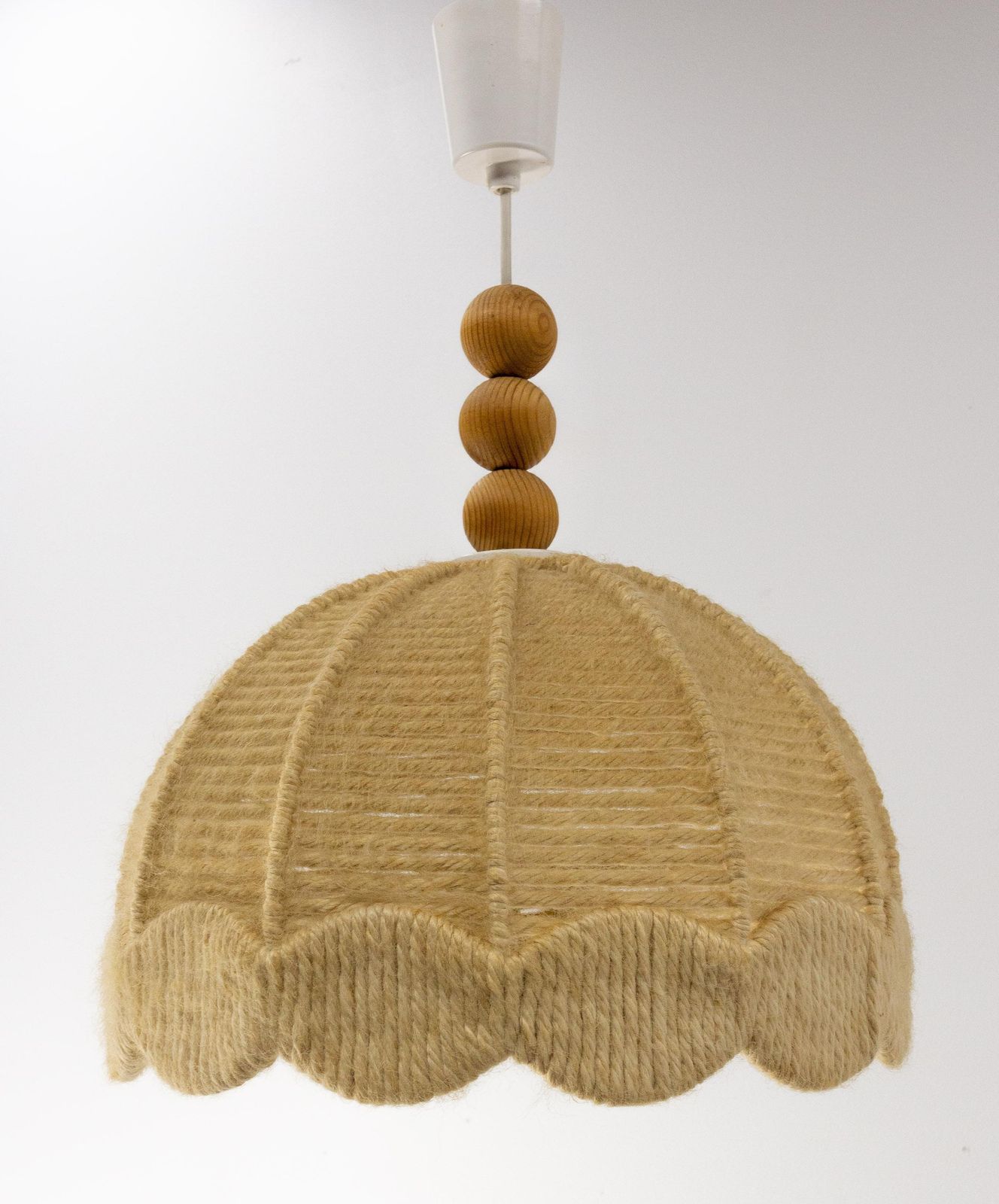 Lustre en laine sur armature métallique, vers 1970 photo Luminaires