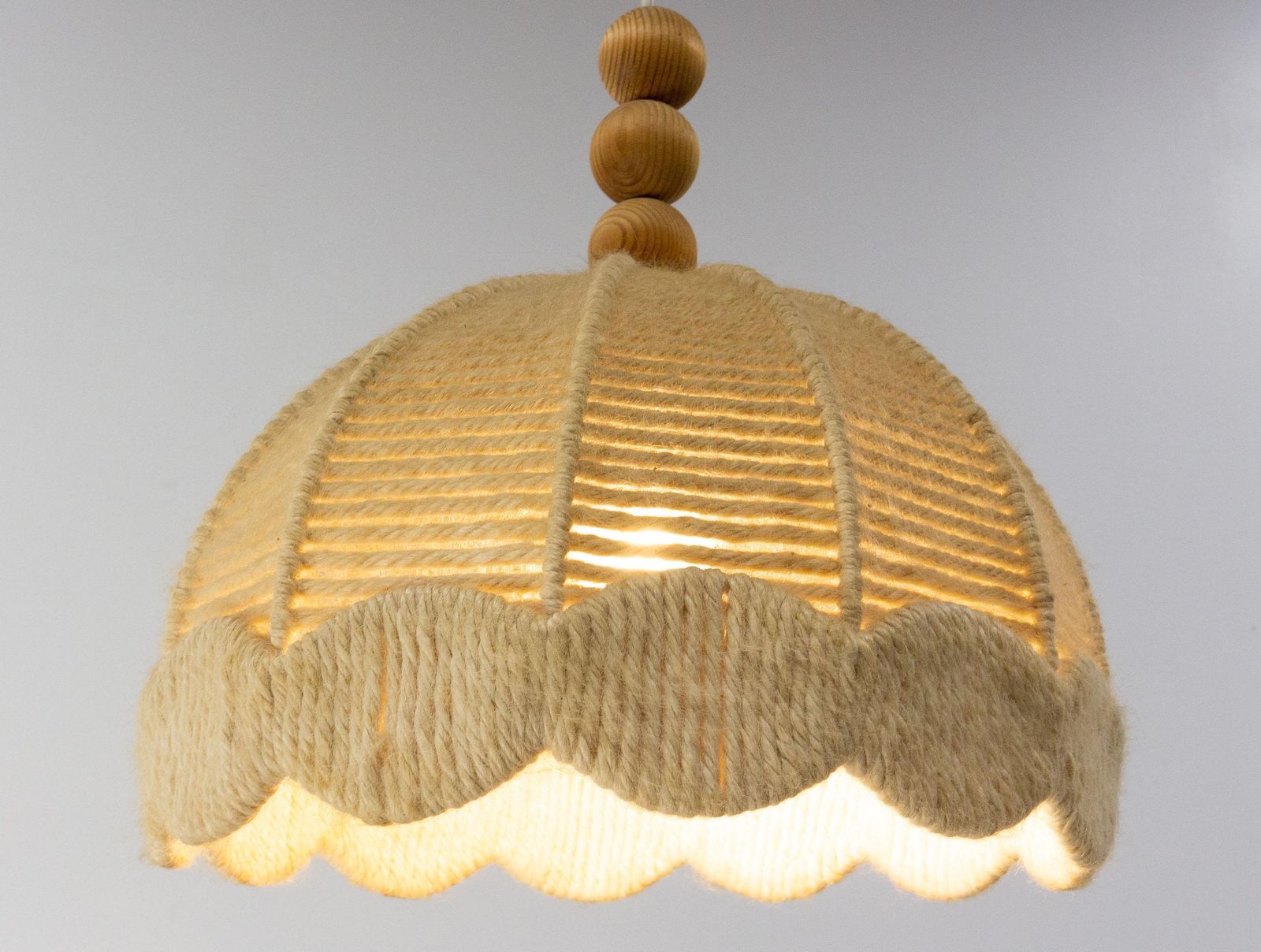 Lustre en laine sur armature métallique, vers 1970 photo vinterior
