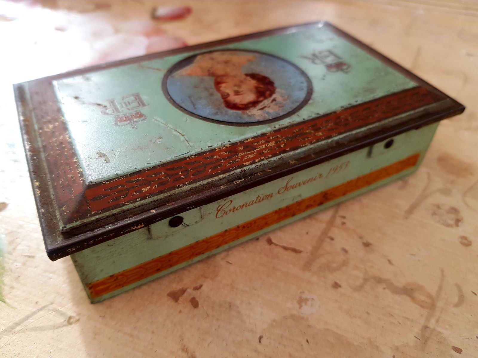 Authentic Coronation Souvenir Tin Box From 1953 photo 52.0