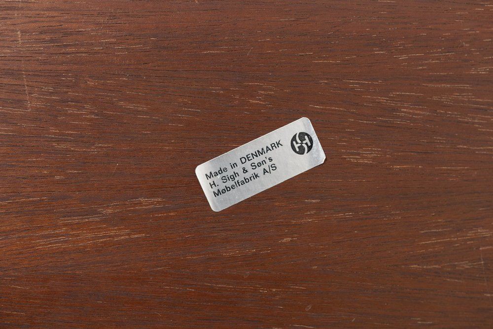photo vinterior Mid Century Rosewood Desk By Willy Sigh For H. Sigh And Søn 1960s