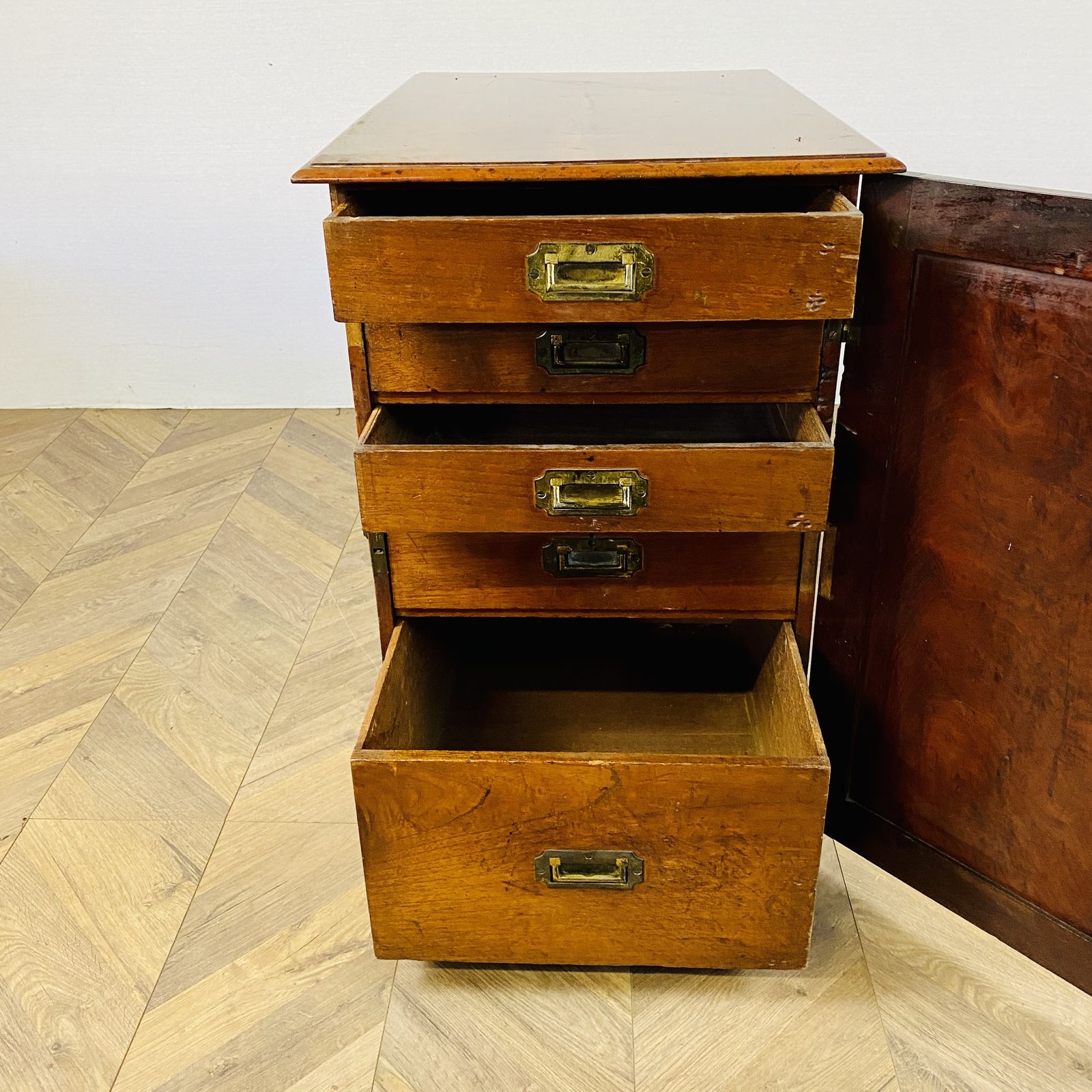photo furniture Antique Oak 5 Drawer Collectors Cabinet With Brass Handles, Early 19th Century