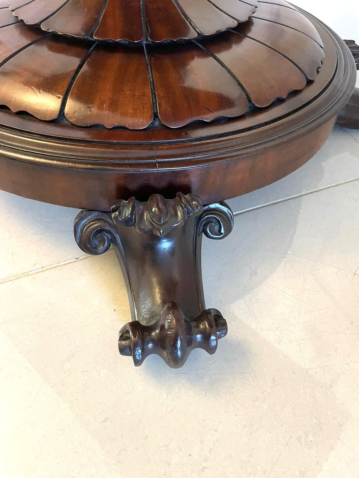 photo vinterior Outstanding Quality Antique Mahogany Card Table