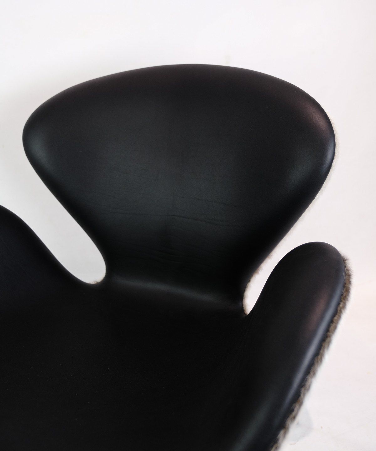 Swan Chair Model 3320 By Arne Jacobsen For Fritz Hansen From 1958s photo for sale