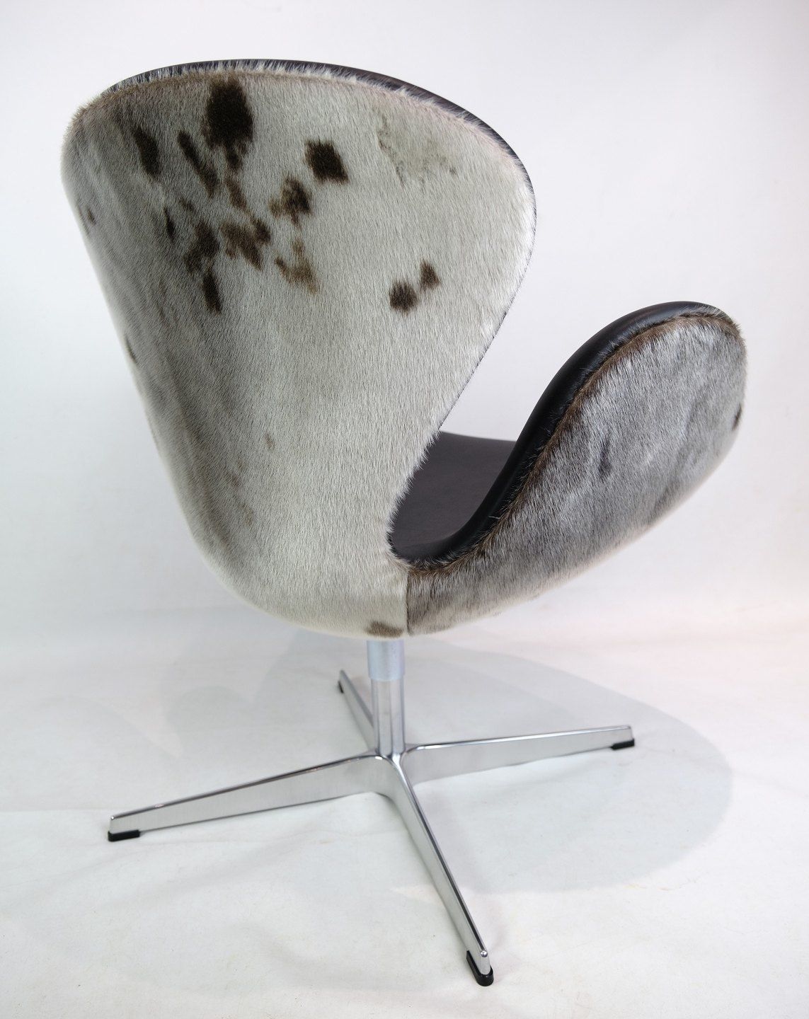 Swan Chair Model 3320 By Arne Jacobsen For Fritz Hansen From 1958s photo buy