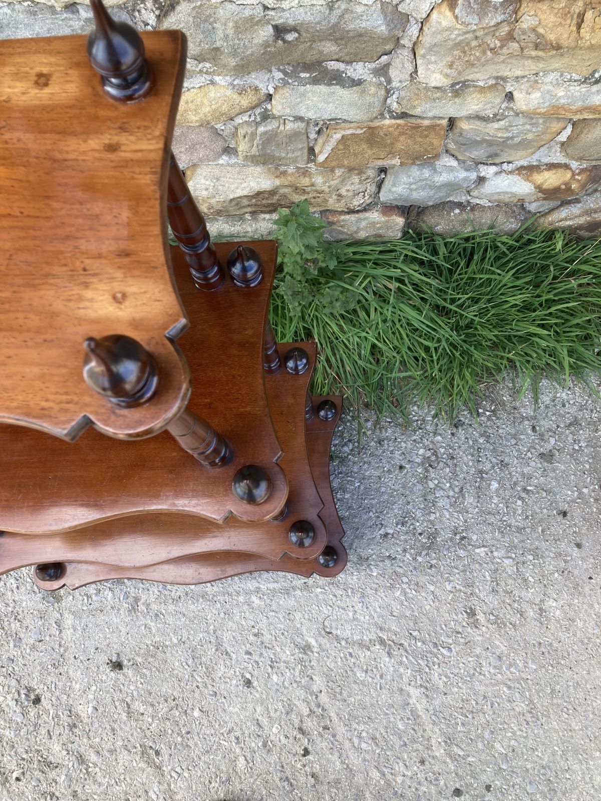 photo vinterior Victorian Walnut Wot Not