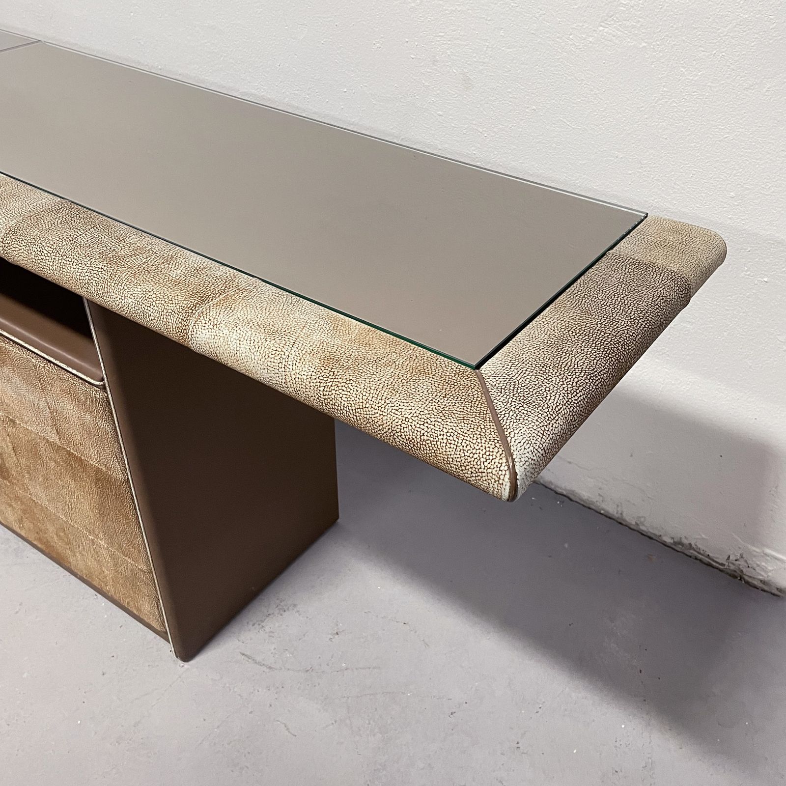 Suede Leather Sideboard 'Bogo' By Carlo Bartoli For Rossi Di Albizzate, Italy 1980s photo vinterior