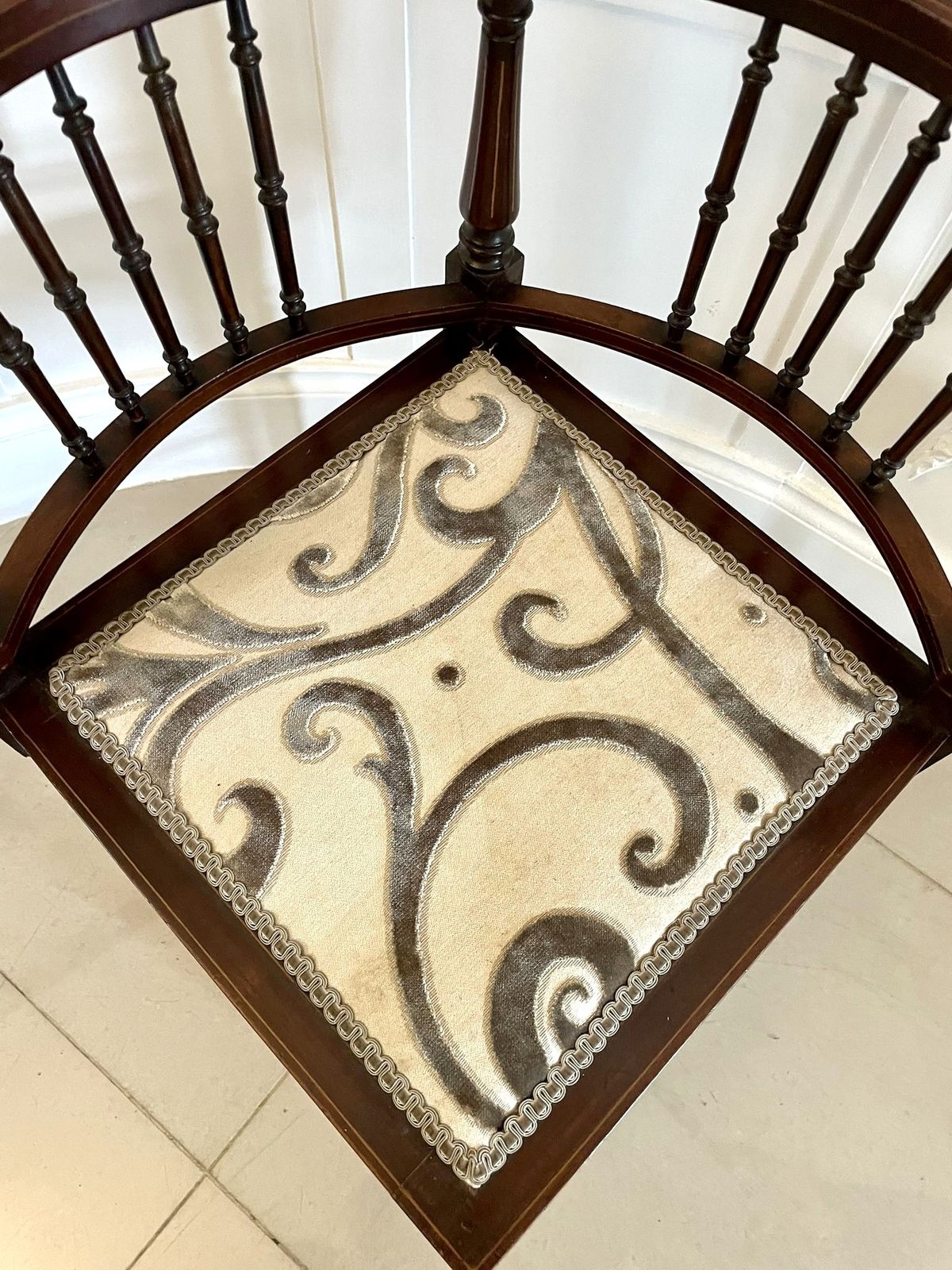photo vinterior Antique Quality Mahogany Inlaid Corner Chair
