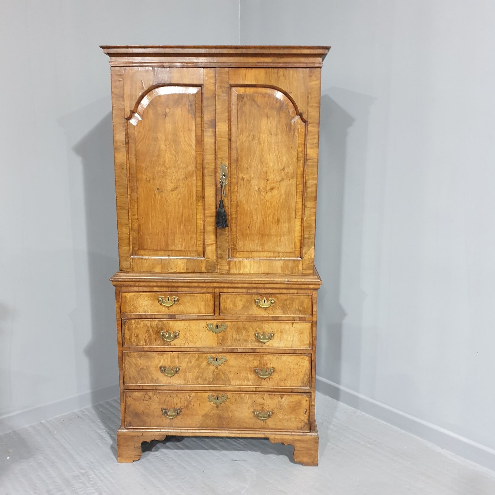 photo vinterior Superb George I Walnut Secretaire Chest Of Small Proportions