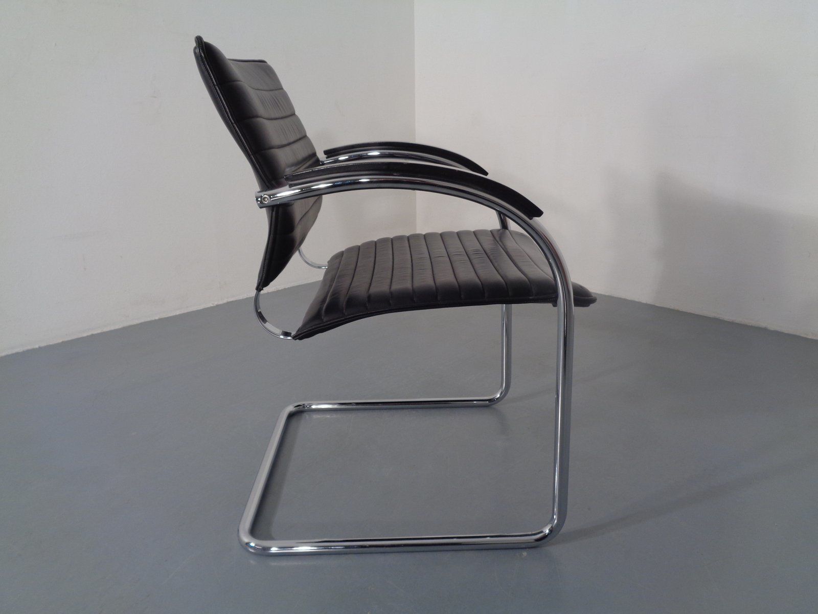 Model S78 Cantilever Leather Armchair By Josef Gorcia And Andreas Krob For Thonet 1980s photo 573.0