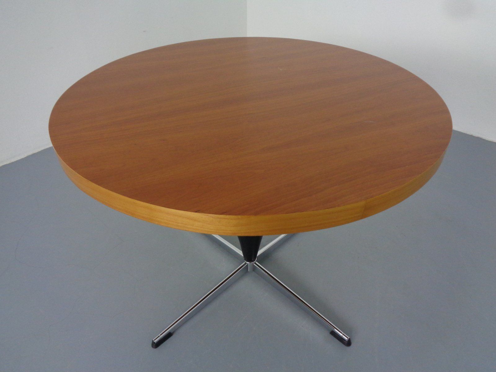 photo furniture Early Cone Table By Verner Panton For Plus Linje, 1950s