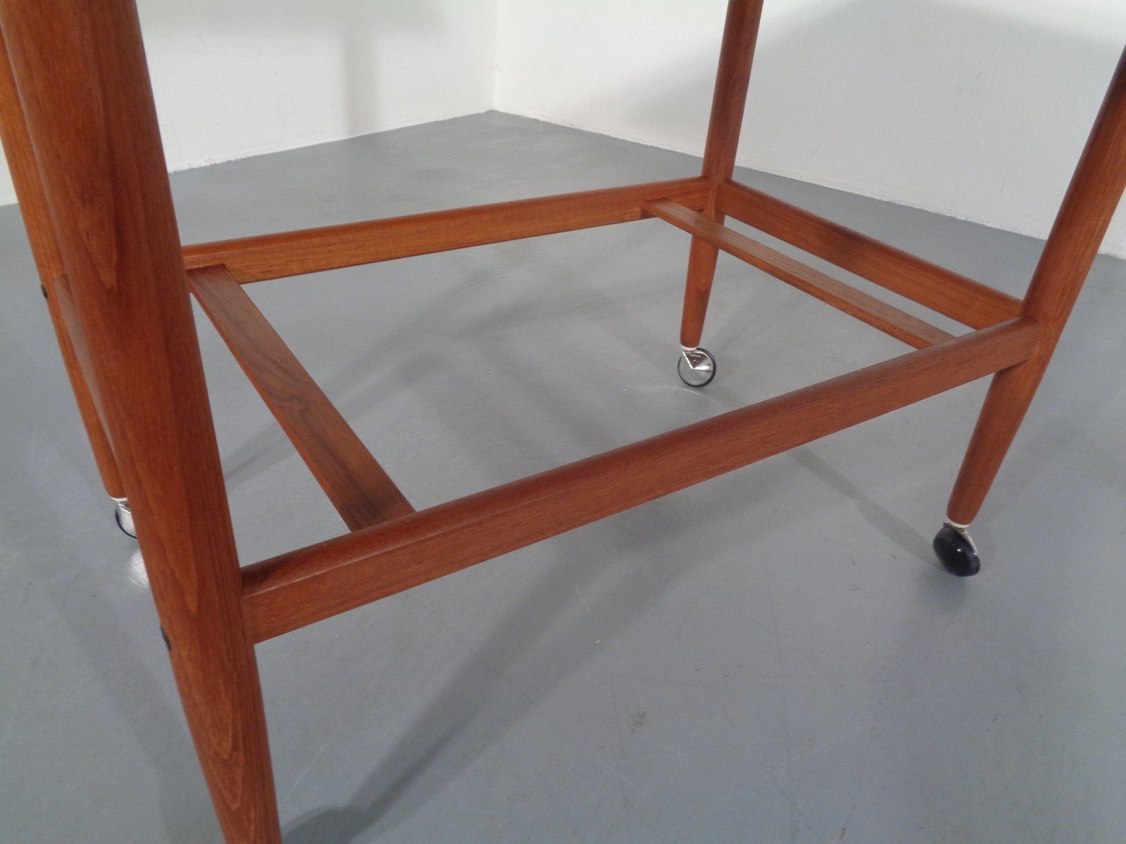 photo vinterior Teak Flip Flop Expandable Cart With Removable Tray By Grete Jalk 1960s