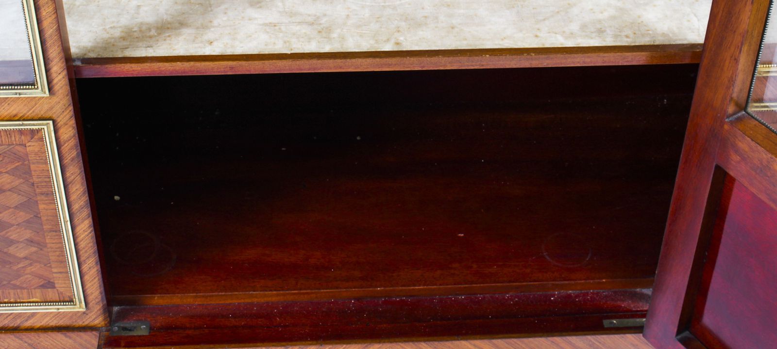 photo vintage Antique French Kingwood Parquetry Ormolu Mounted Vitrine Cabinet 19th C