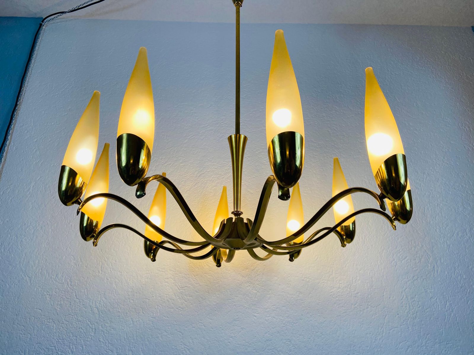 photo vinterior Mid Century Modern Italian Brass And Glass Chandelier, 1960s
