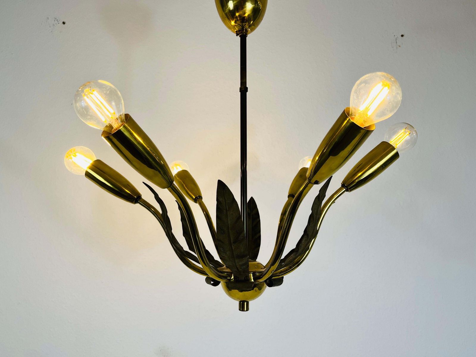 Midcentury Brass 8 Arm Sputnik Chandelier By Vereinigte Werkstätte, 1960s photo vintage