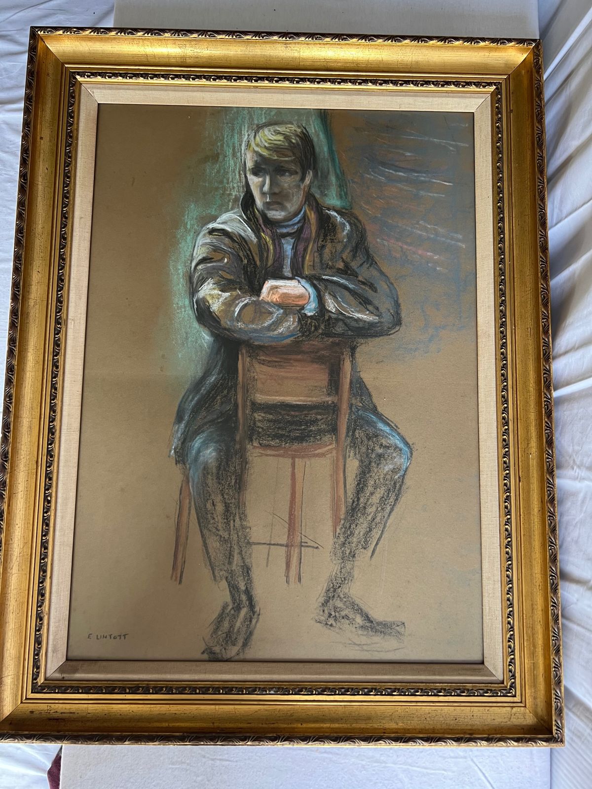 A Gilt Framed Pastel Portrait Of A Young Man, Signed E. Lintott photo vinterior