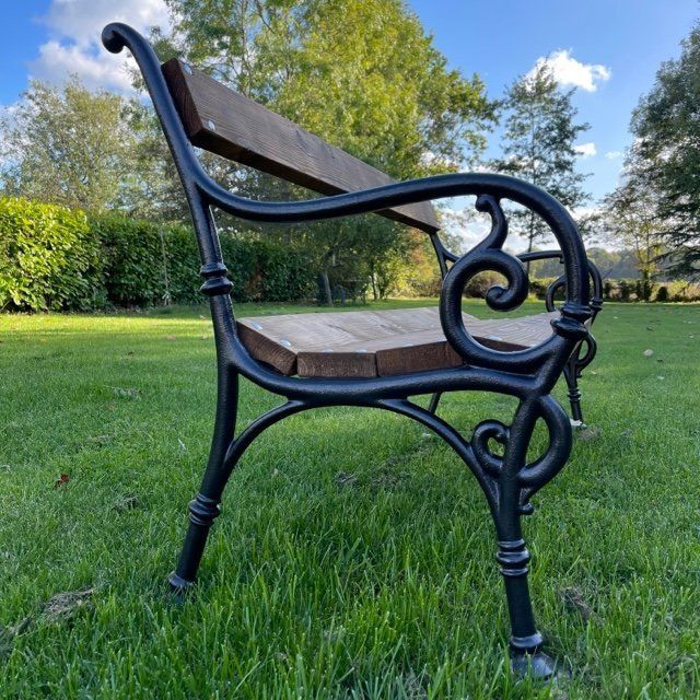 A 1900's German Cast Iron Ended Bench photo vinterior