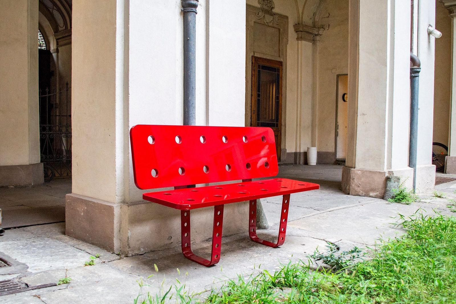 Alfa Romeo Geschilderde Bank, Italië, Begin 21e Eeuw photo furniture