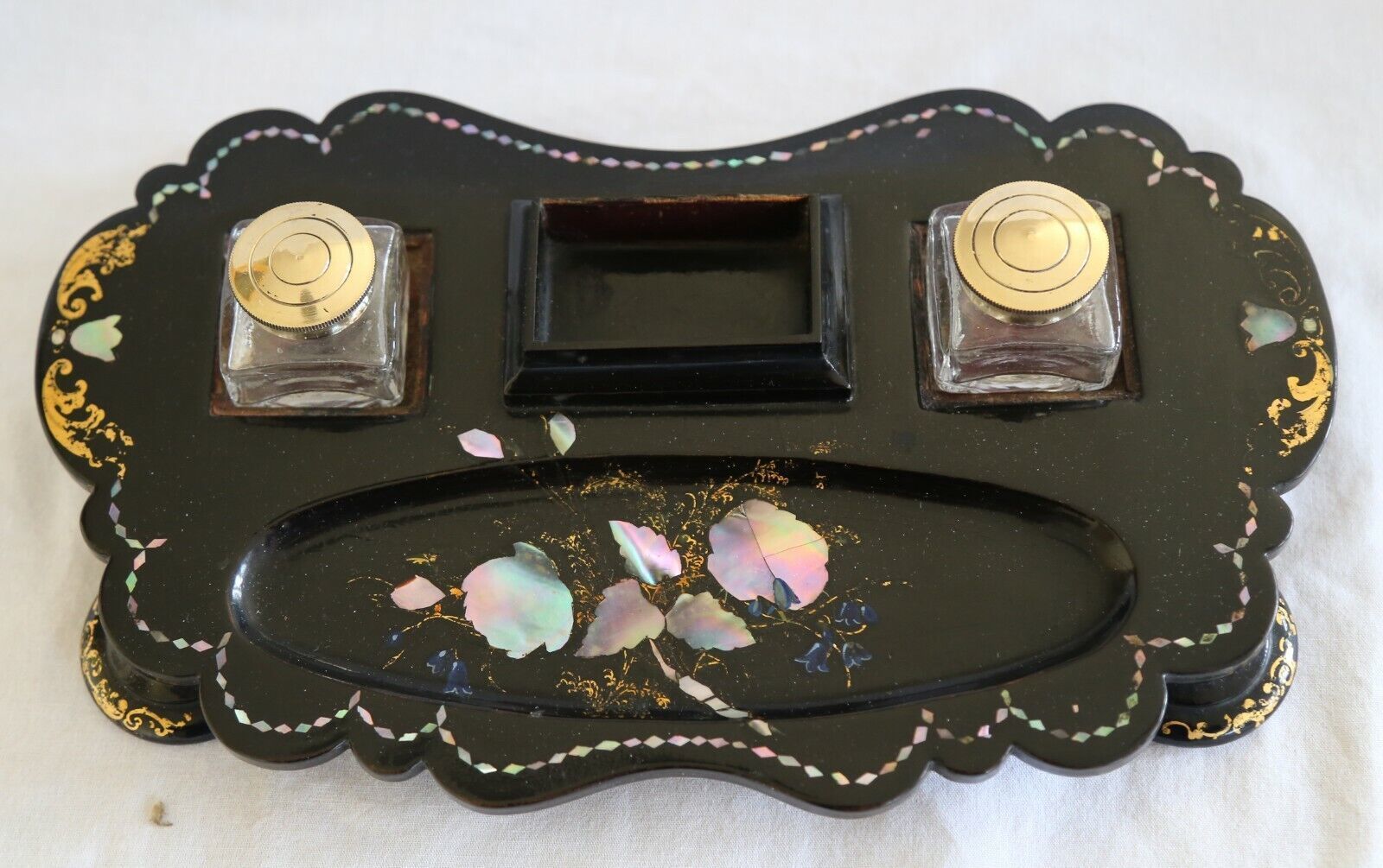 Victorian Papier Mache Inkwell By Jennens & Bettridge   Mother Of Pearl Inlaid