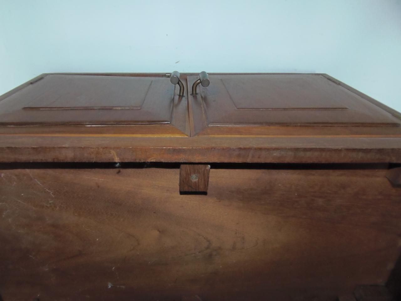 photo furniture Cotswold School Cabinet, 1930s