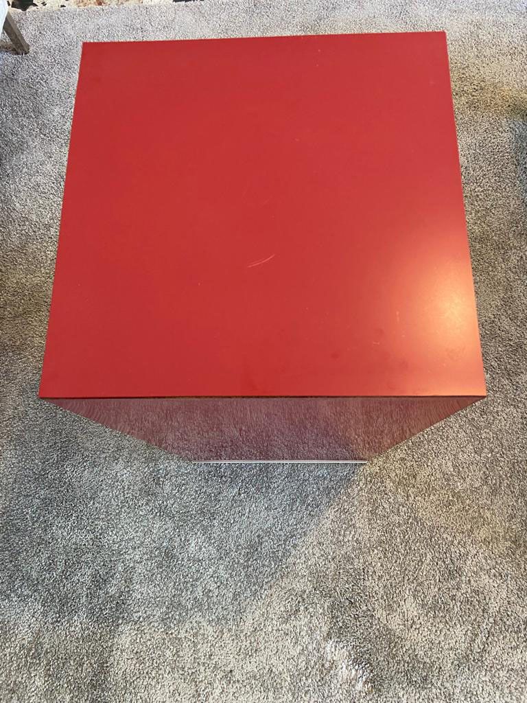 photo furniture Piedistallo, In Formica Bordeaux, Italia Anni 70