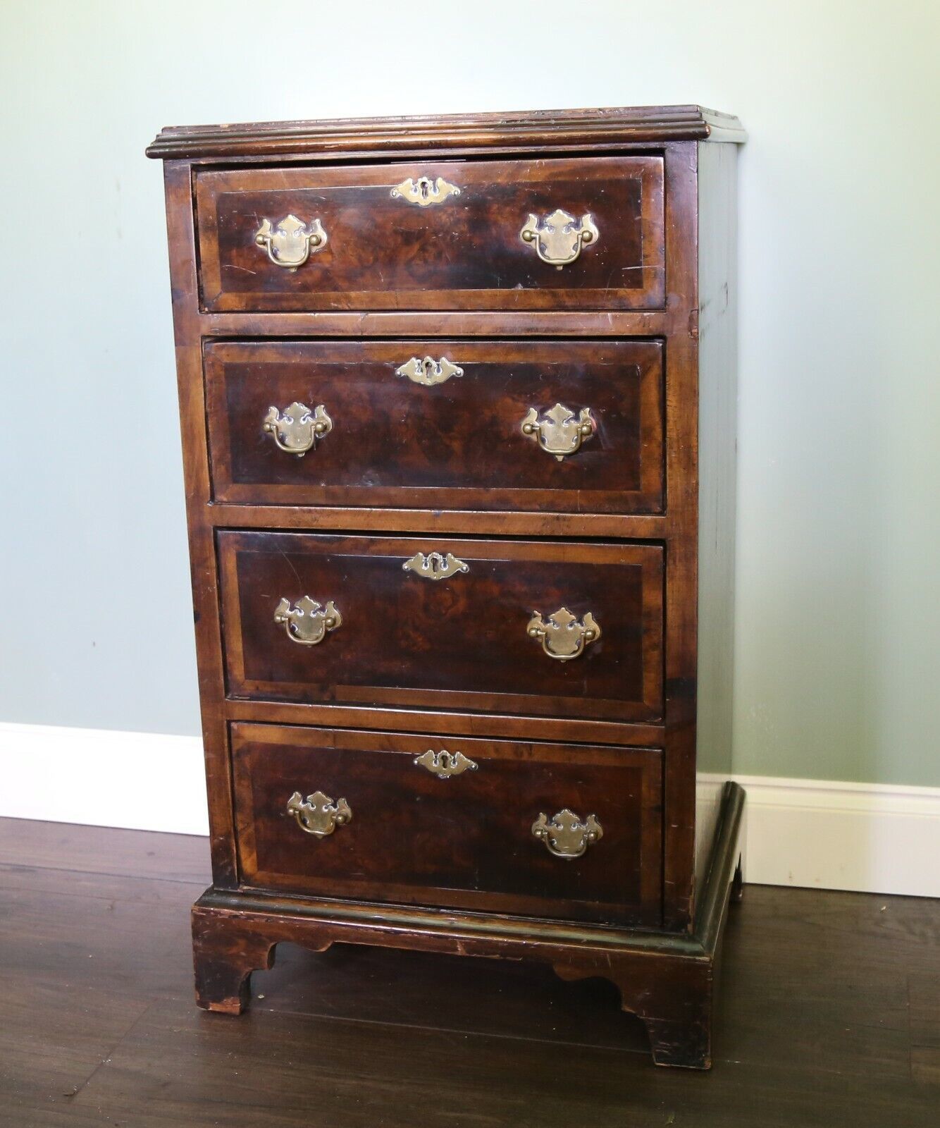 Chest Of Drawers Mahogany And Crossbanded Bachelors Chest