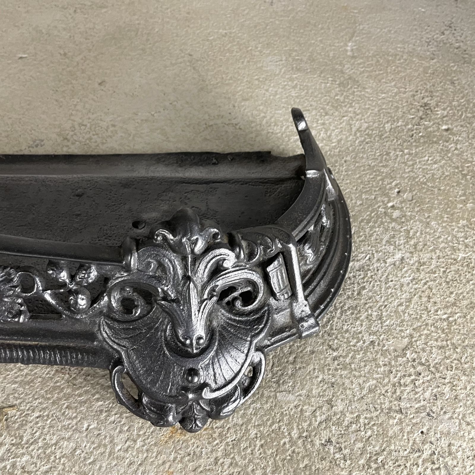 Small Decorative Antique Cast Iron Fender photo 225.0