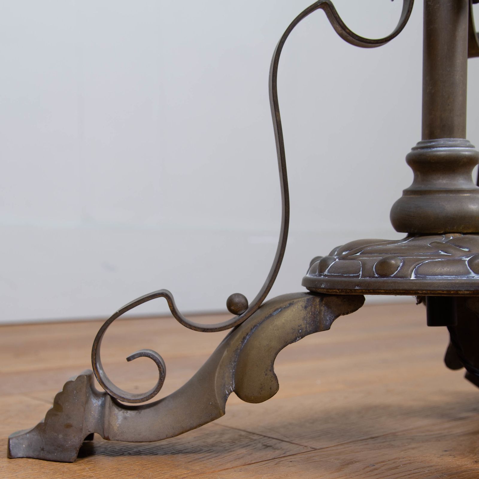 photo furniture Vintage Brass Telescopic Floor Lamp