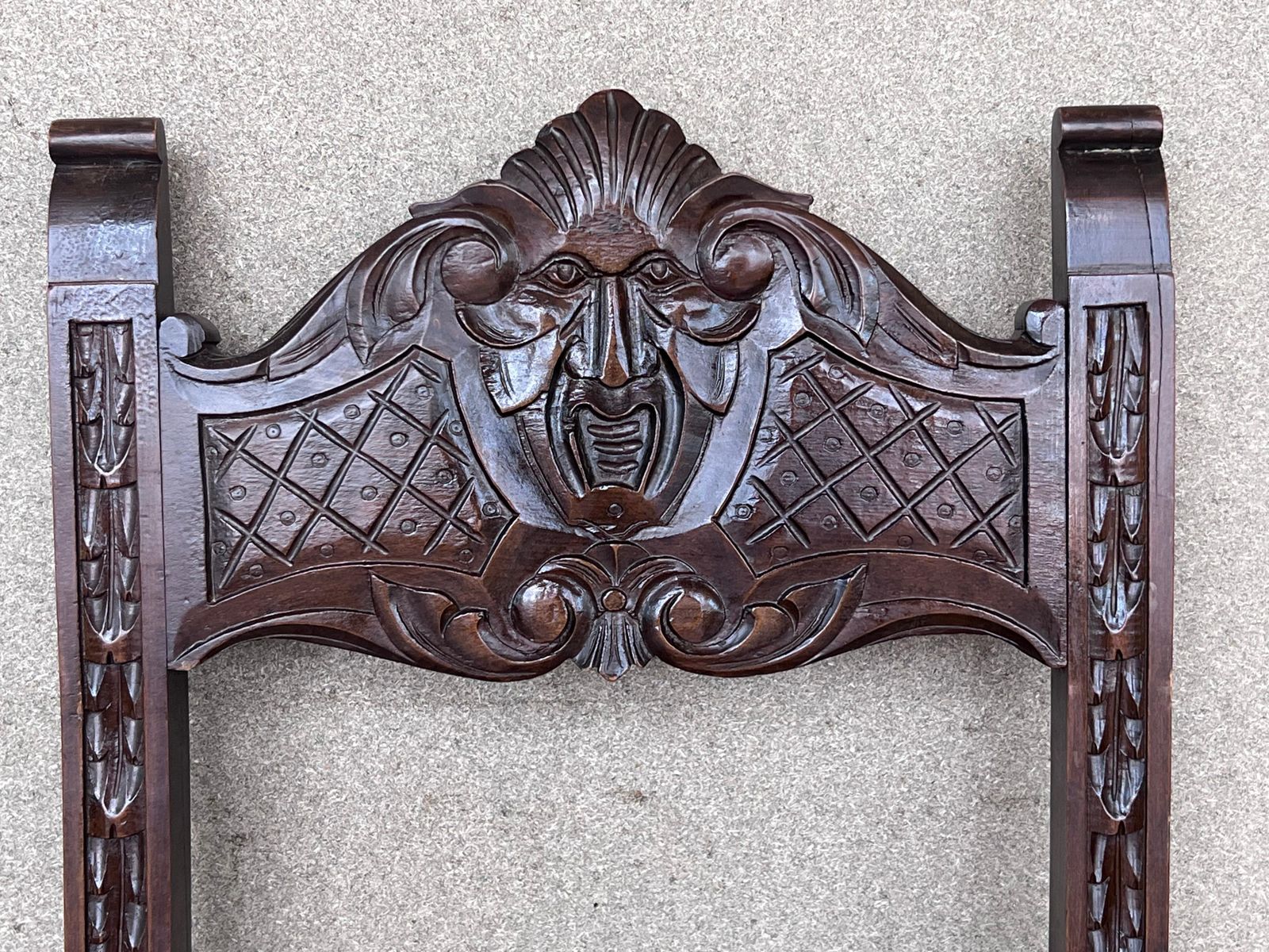 photo furniture 19th Century Set Of Six French Carved Walnut Turned Wood Chairs With Velvet Seat
