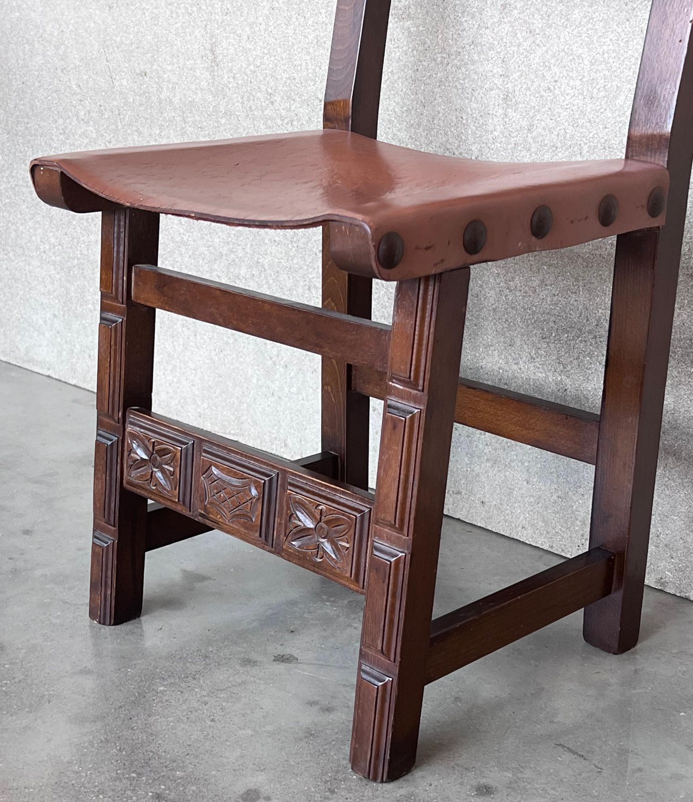 photo furniture 19th Set Of Six Spanish Carved Chairs With Leather Seat And Back