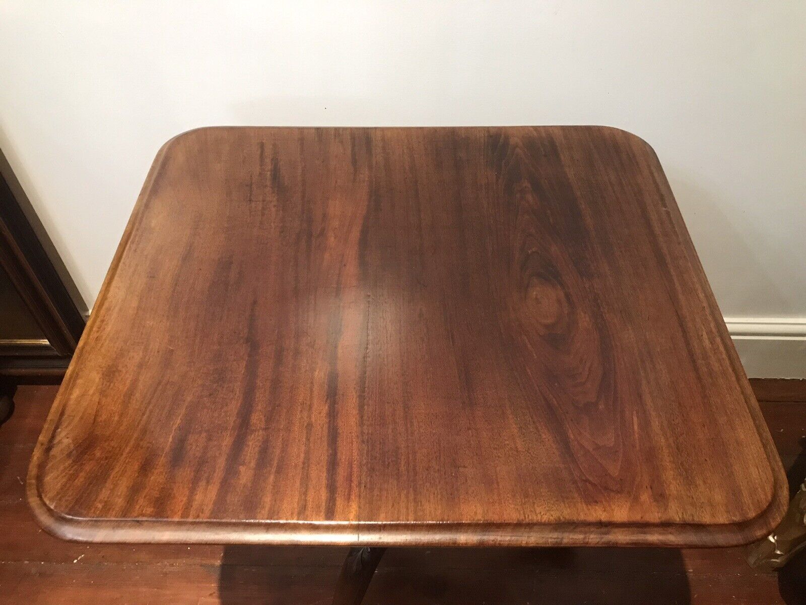 Quality 19th Century Elegant Mahogany Wine Table With Centre Turned Pedestal photo 575.0