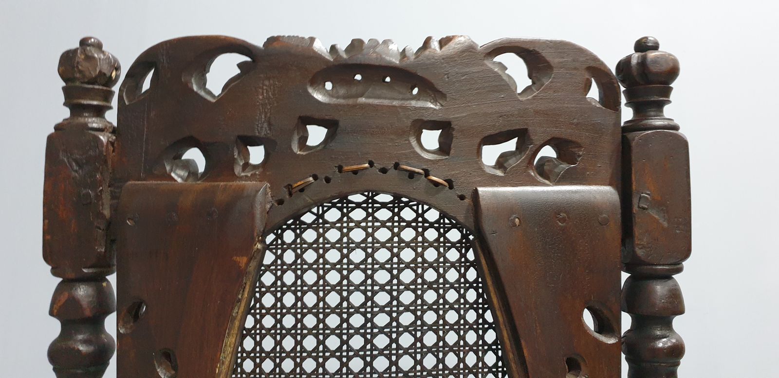 photo vinterior Cromwellian Carver Chair