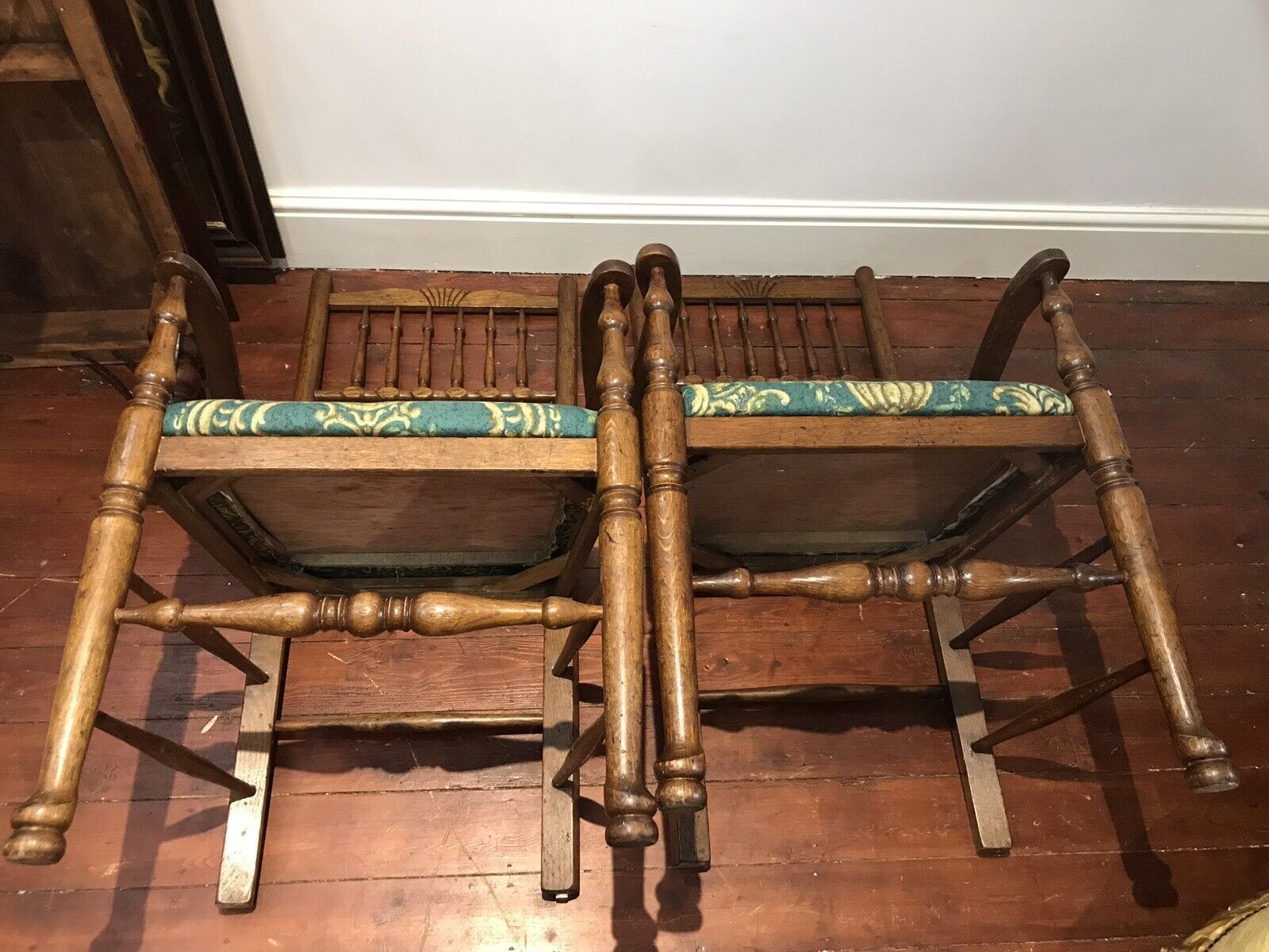 575.0 Fine Pair Victorian Spindle Back Clun Country Armchairs photo