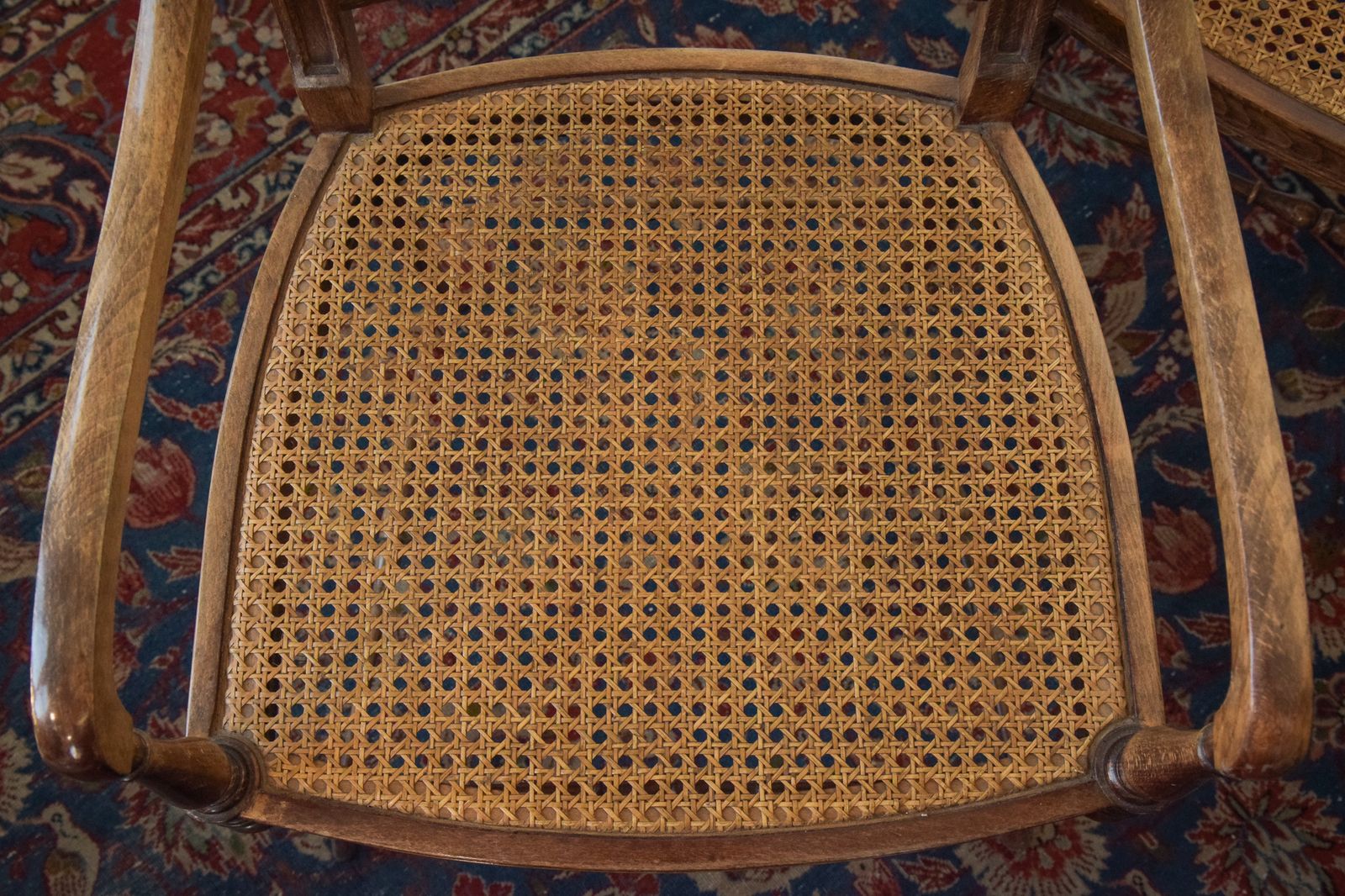 photo vintage Elegant Vintage Games Table With Four Matching Bergere Chairs