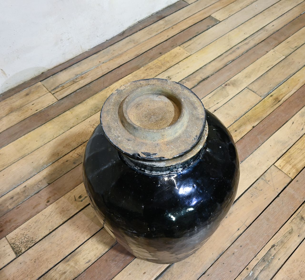 Home Decor 19th Century Chinese  Ceramic Rice Wine Jar   With Cover photo