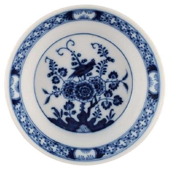 Rare Meissen Bowl In Hand Painted Porcelain With Exotic Bird In Chinese Style