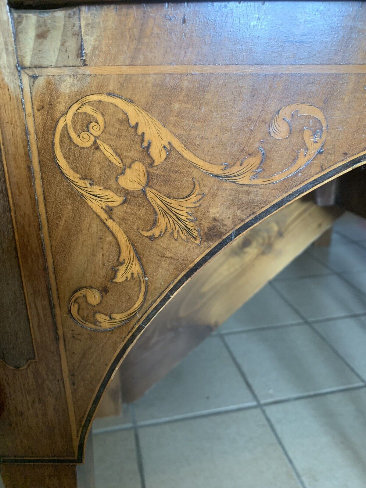 Lovely Small Inlaid Late 18th Century Georgian Serpentine Sideboard. photo vintage
