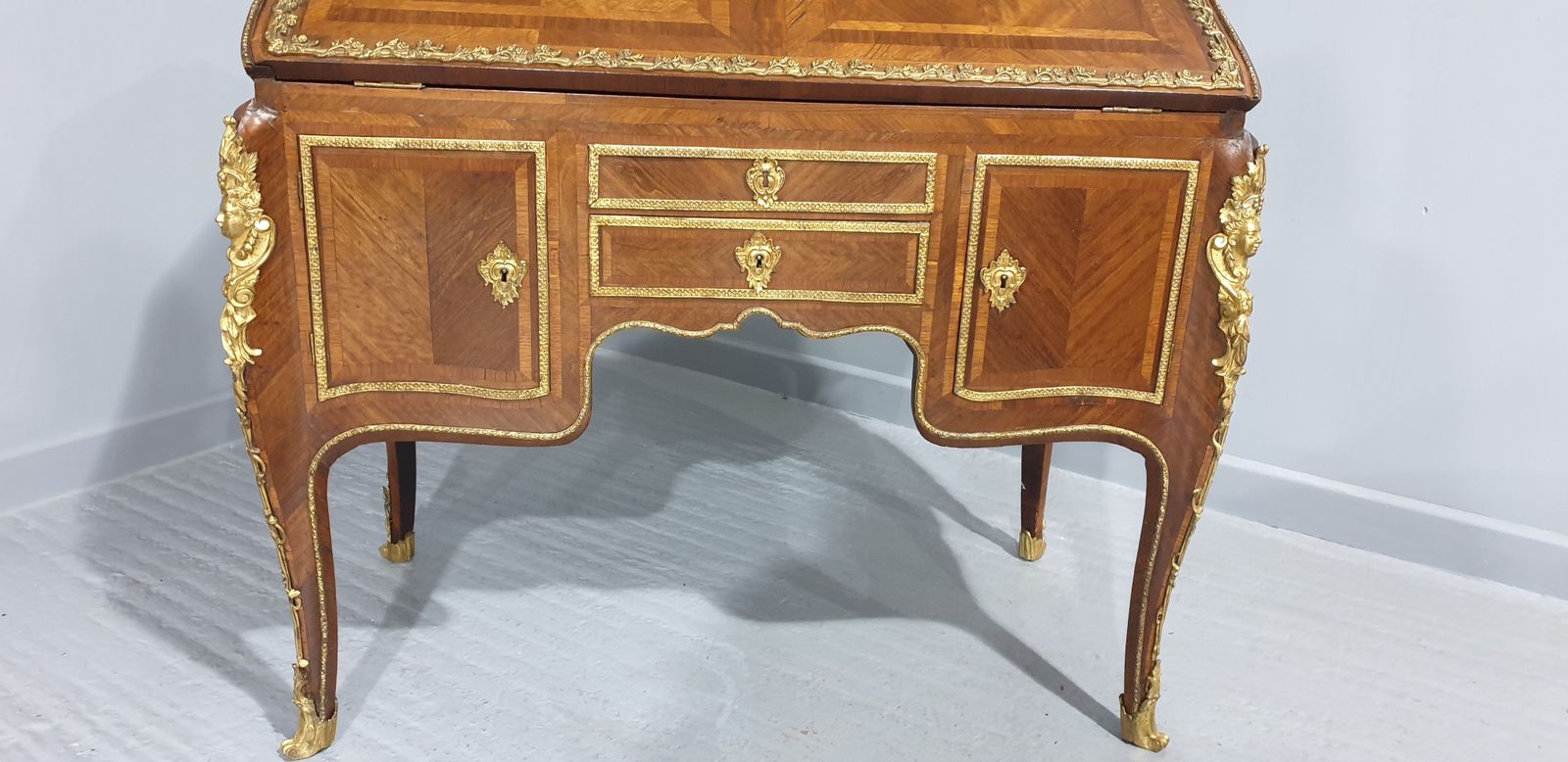 photo buy Excellent  Quality Early 19thc. French Kingwood Parquetry Bureau