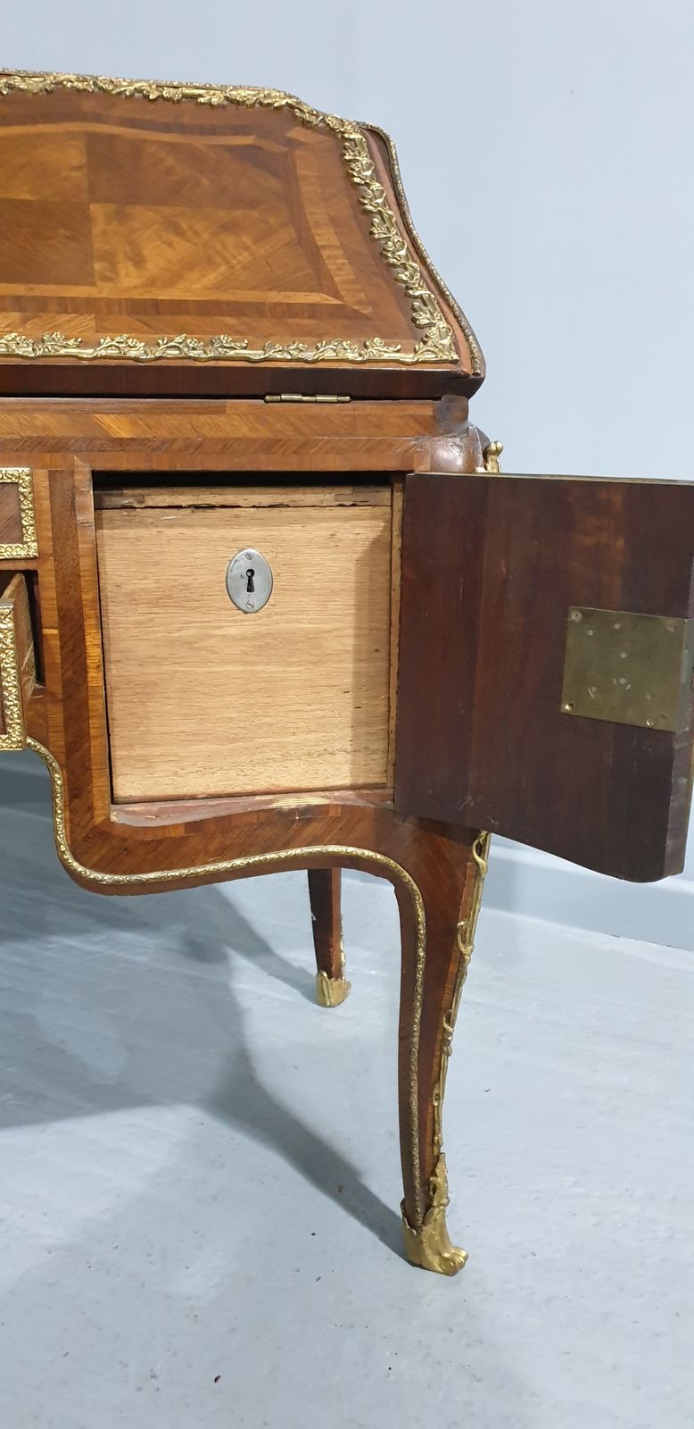photo vintage Excellent  Quality Early 19thc. French Kingwood Parquetry Bureau