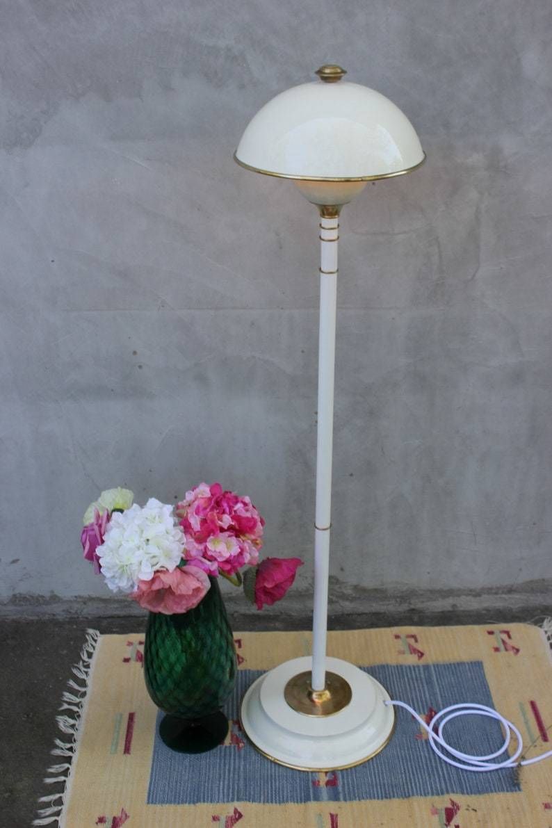 photo furniture Vintage Modernist Enamel Brass Floor Lamp White Cream Unique Design Living Room Light Accent