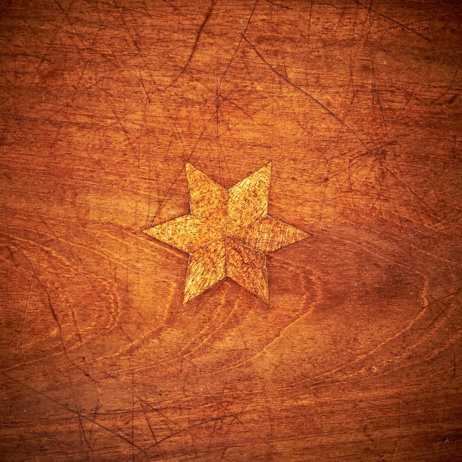 Rare 18th Century George III Mahogany Irish Wolf Foot Tripod Table, Circa 1760 photo for sale