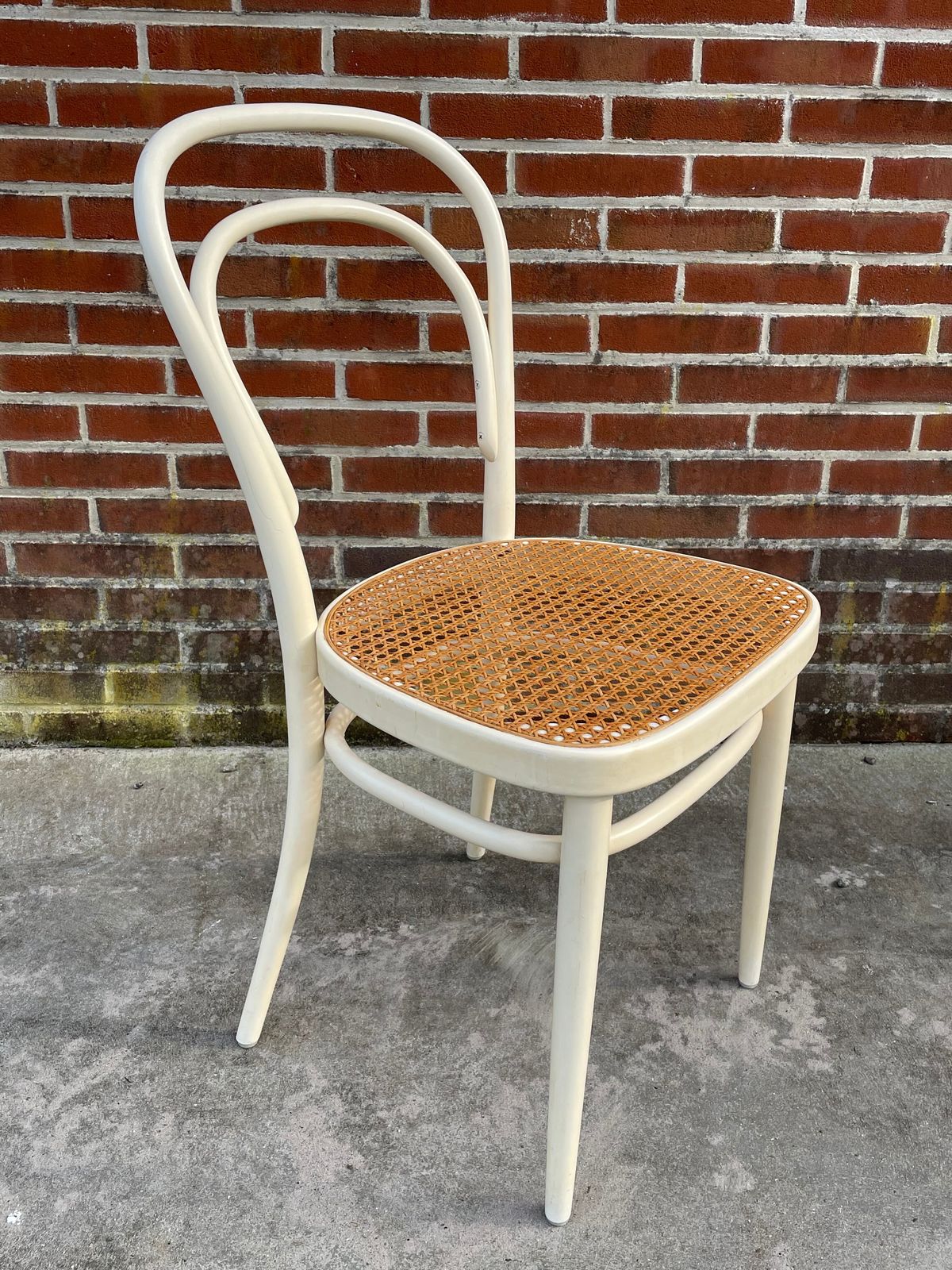 photo furniture Chair No. 14 White