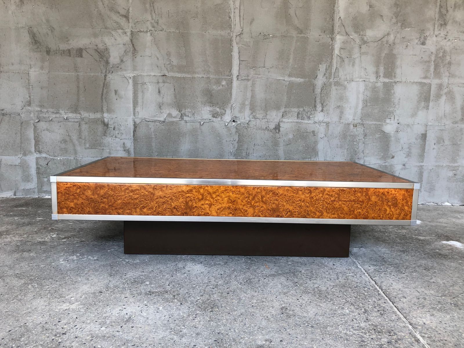 Coffee Table In Burl Maple Milo Baughman, 1970s photo vinterior